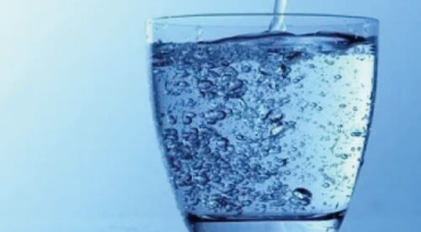 隨取隨用的瓶裝水相比凈水器 真得更好嗎？